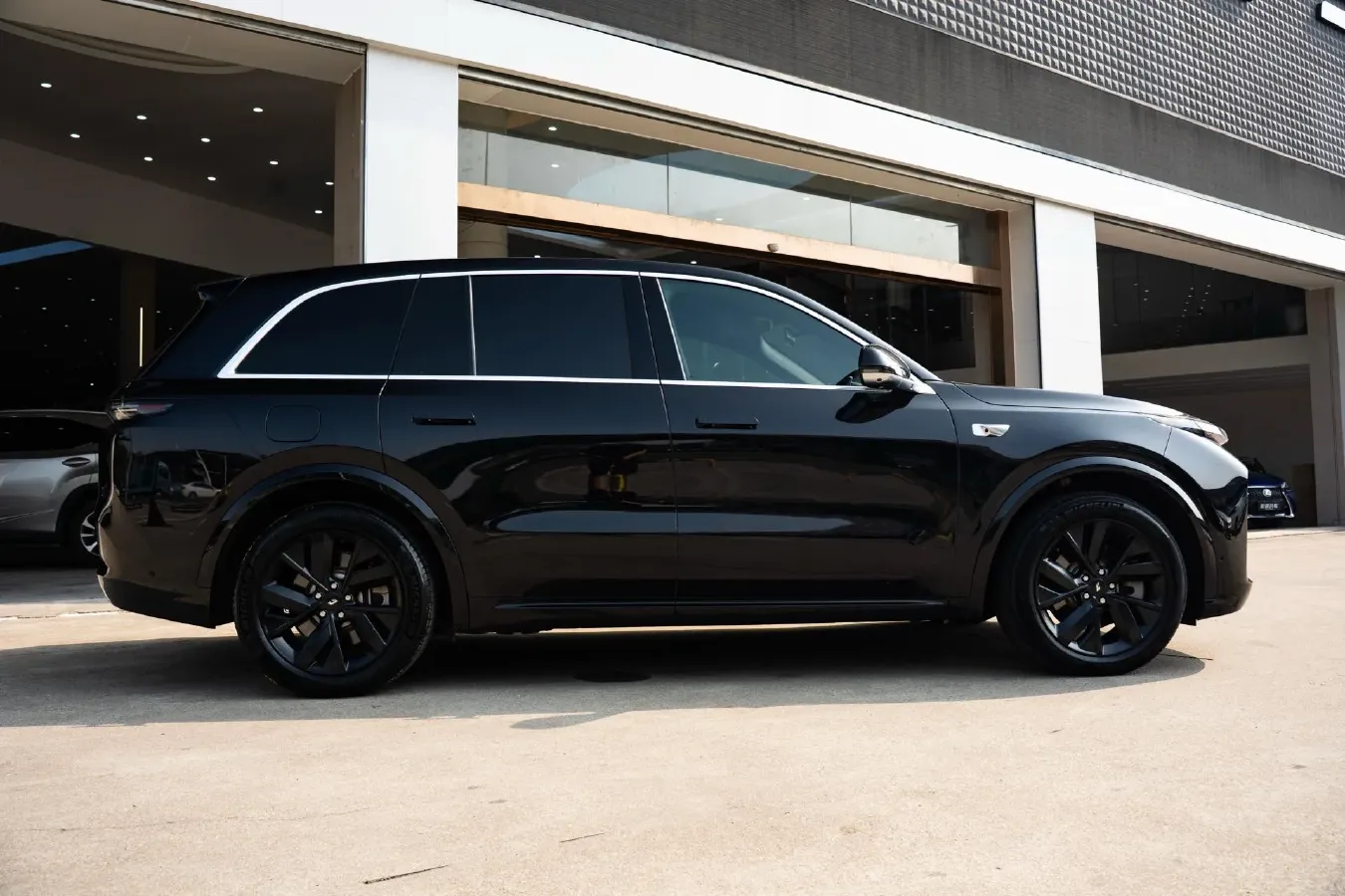 2023 Li L8 Range Extended 154HP REEV 40.9KWH,autocango,china used car exporter,china ev exporter,chinese used car exporter,chinese used ev exporter