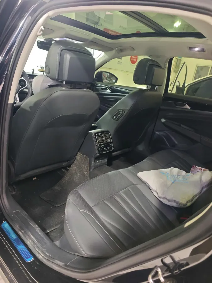 2024 Volkswagen Passat 2.0T 220HP L4 7DCT,autocango,china used car exporter,china ev exporter,chinese used car exporter,chinese used ev exporter