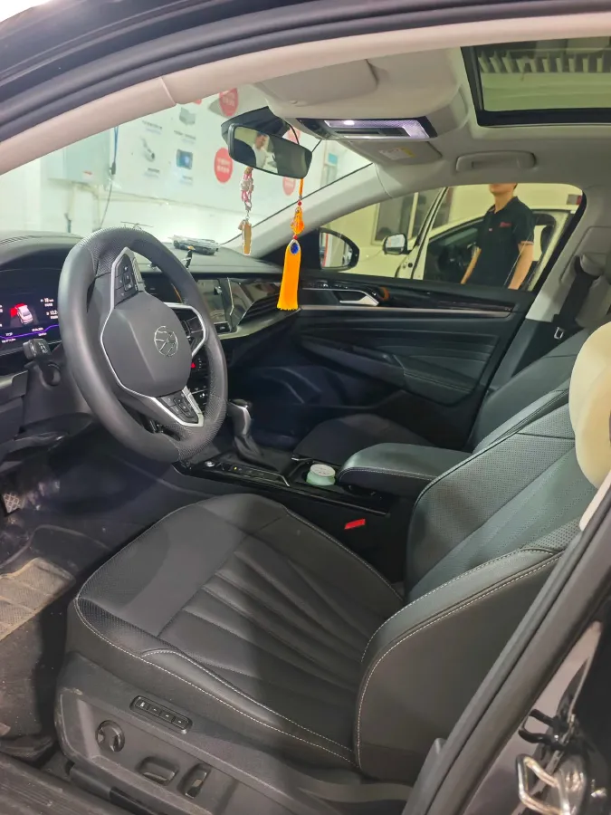 2024 Volkswagen Passat 2.0T 220HP L4 7DCT,autocango,china used car exporter,china ev exporter,chinese used car exporter,chinese used ev exporter