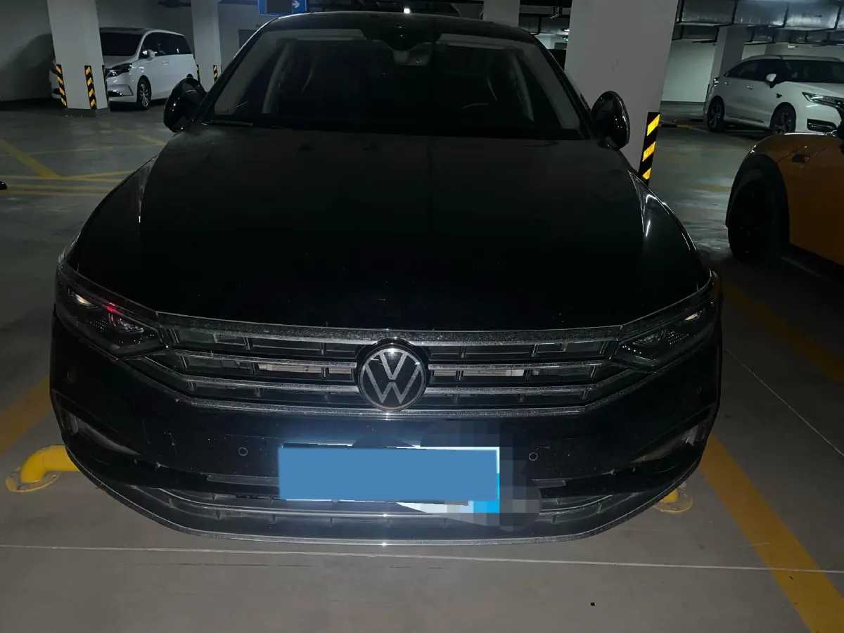 2020 Volkswagen Magotan 2.0T 220HP L4 7DCT,autocango,china used car exporter,china ev exporter,chinese used car exporter,chinese used ev exporter