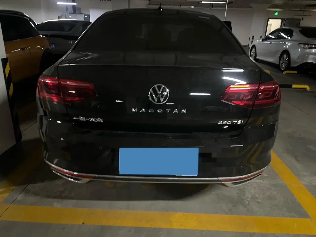 2020 Volkswagen Magotan 2.0T 220HP L4 7DCT,autocango,china used car exporter,china ev exporter,chinese used car exporter,chinese used ev exporter