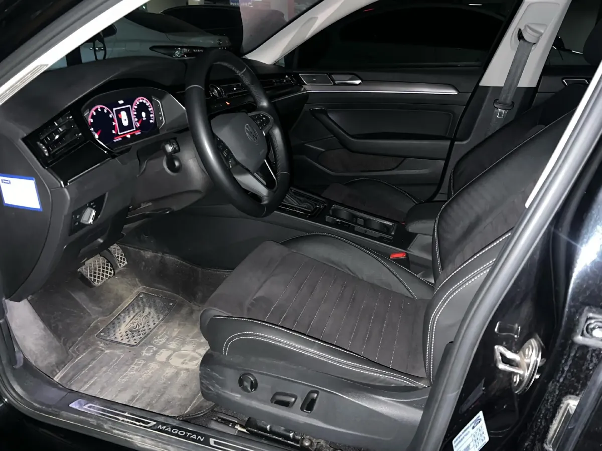 2020 Volkswagen Magotan 2.0T 220HP L4 7DCT,autocango,china used car exporter,china ev exporter,chinese used car exporter,chinese used ev exporter