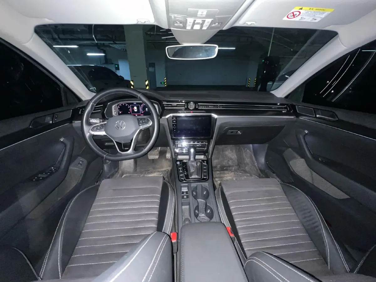 2020 Volkswagen Magotan 2.0T 220HP L4 7DCT,autocango,china used car exporter,china ev exporter,chinese used car exporter,chinese used ev exporter