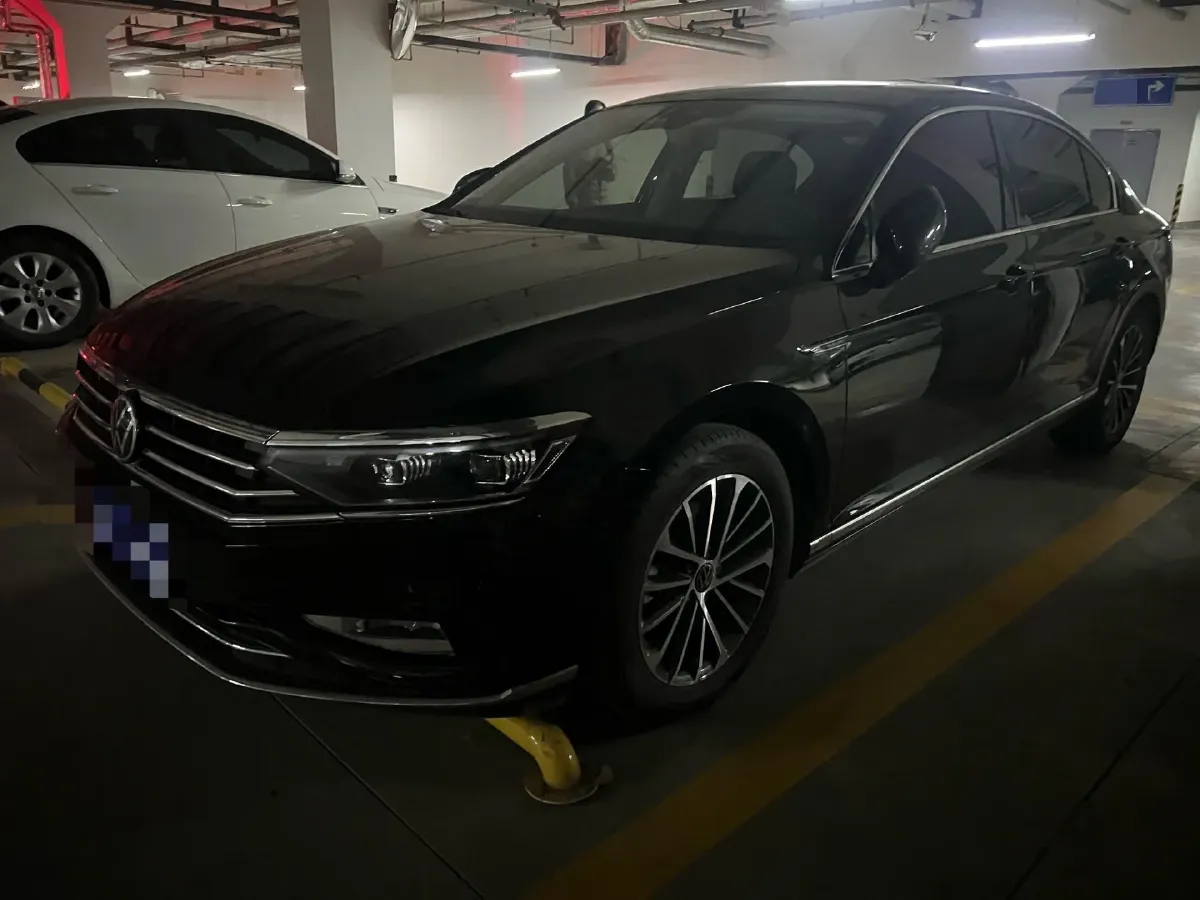 2020 Volkswagen Magotan 2.0T 220HP L4 7DCT,autocango,china used car exporter,china ev exporter,chinese used car exporter,chinese used ev exporter
