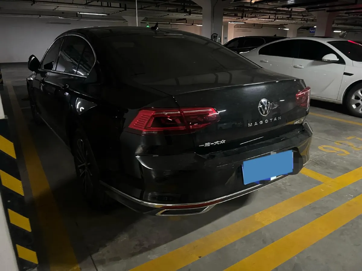 2020 Volkswagen Magotan 2.0T 220HP L4 7DCT,autocango,china used car exporter,china ev exporter,chinese used car exporter,chinese used ev exporter