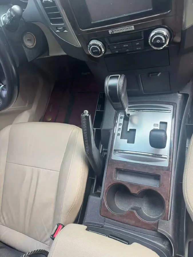 2018 Mitsubishi Pajero 3.0L 174HP V6 5AT,autocango,china used car exporter,china ev exporter,chinese used car exporter,chinese used ev exporter