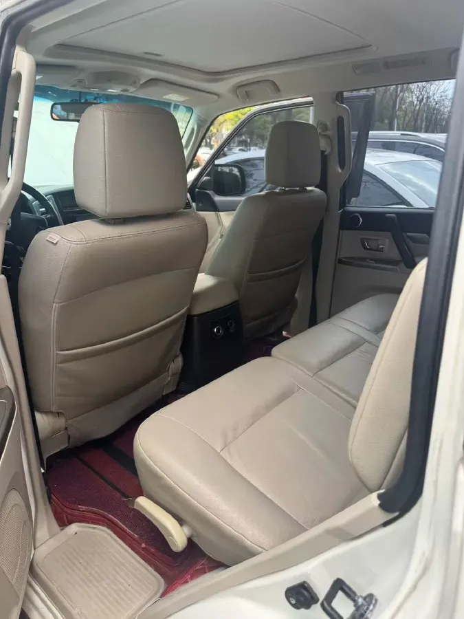 2018 Mitsubishi Pajero 3.0L 174HP V6 5AT,autocango,china used car exporter,china ev exporter,chinese used car exporter,chinese used ev exporter