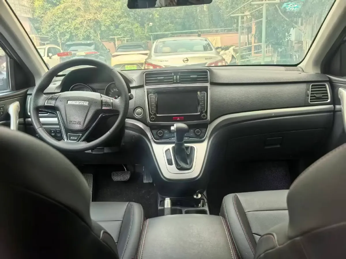 2019 Haval M6 1.5T 150HP L4 7DCT,autocango,china used car exporter,china ev exporter,chinese used car exporter,chinese used ev exporter