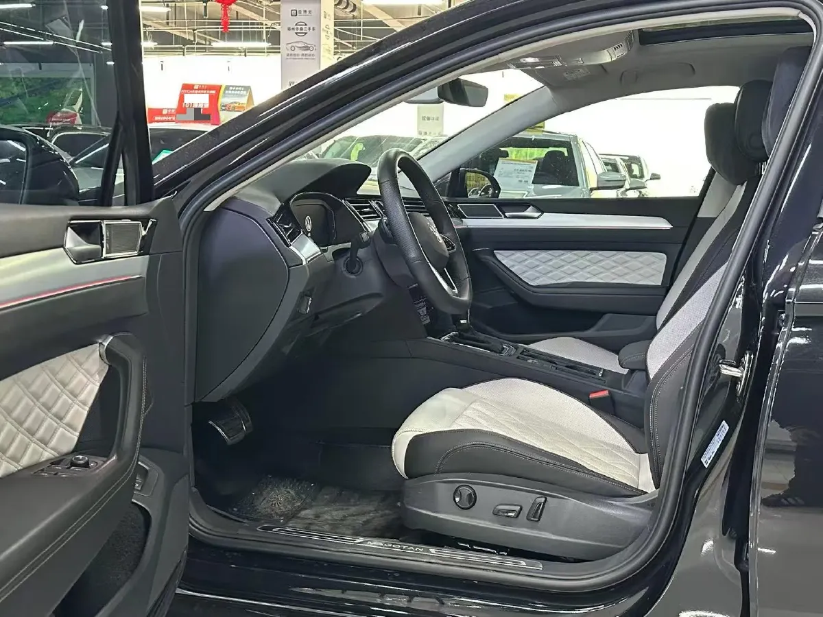 2024 Volkswagen Magotan 2.0T 186HP L4 7DCT,autocango,china used car exporter,china ev exporter,chinese used car exporter,chinese used ev exporter