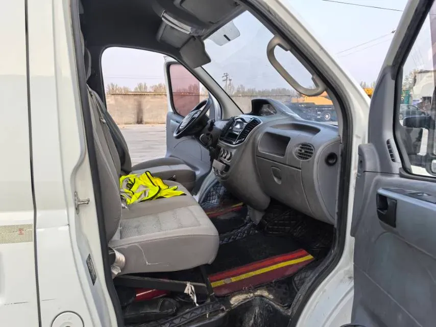 2023 MAXUS XinTu V80 2.0T 127HP L4 6MT,autocango,china used car exporter,china ev exporter,chinese used car exporter,chinese used ev exporter