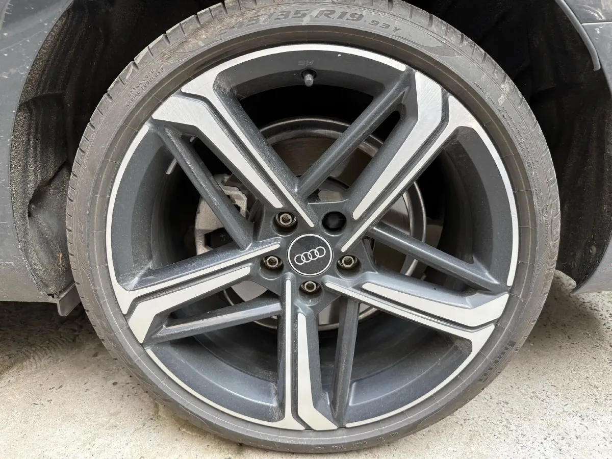 2024 Audi A4L 2.0T 190HP L4 7DCT,autocango,china used car exporter,china ev exporter,chinese used car exporter,chinese used ev exporter