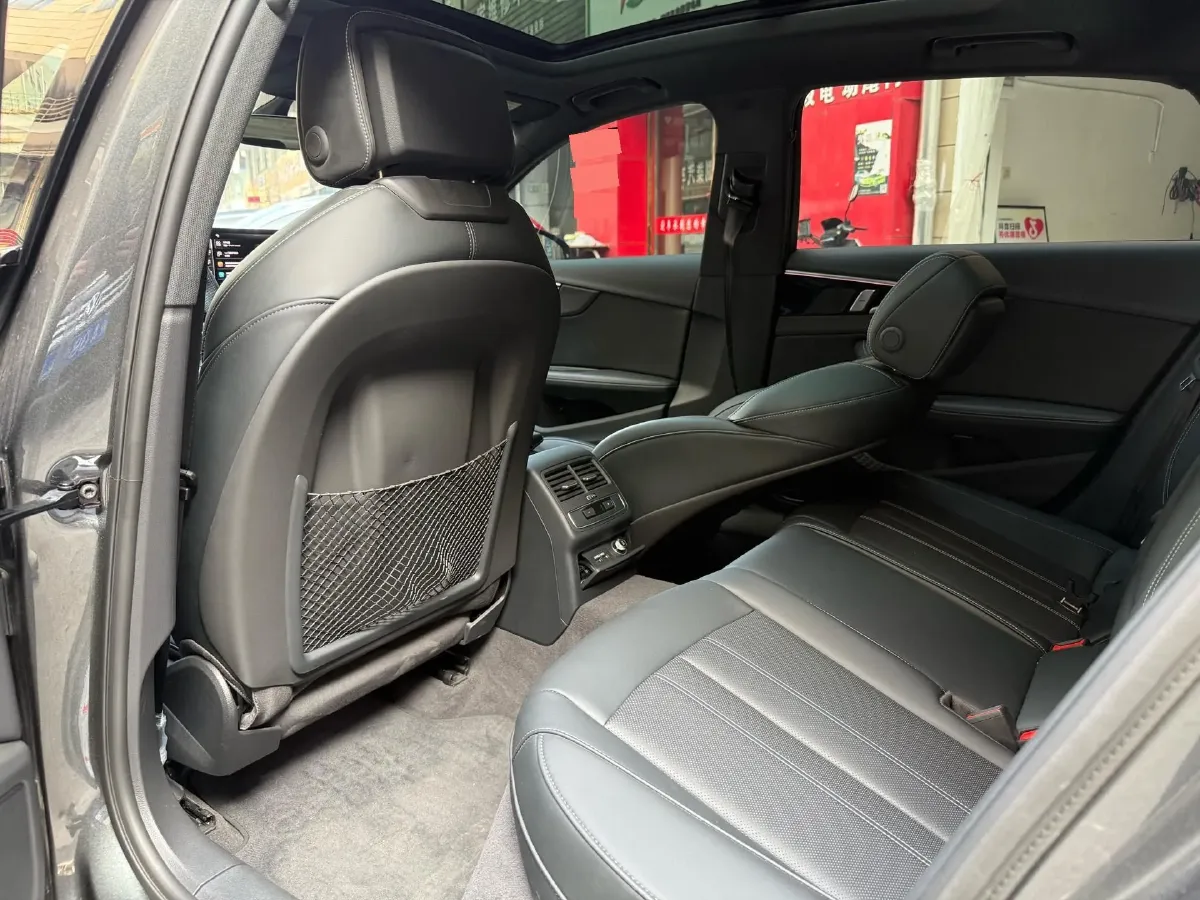 2024 Audi A4L 2.0T 190HP L4 7DCT,autocango,china used car exporter,china ev exporter,chinese used car exporter,chinese used ev exporter