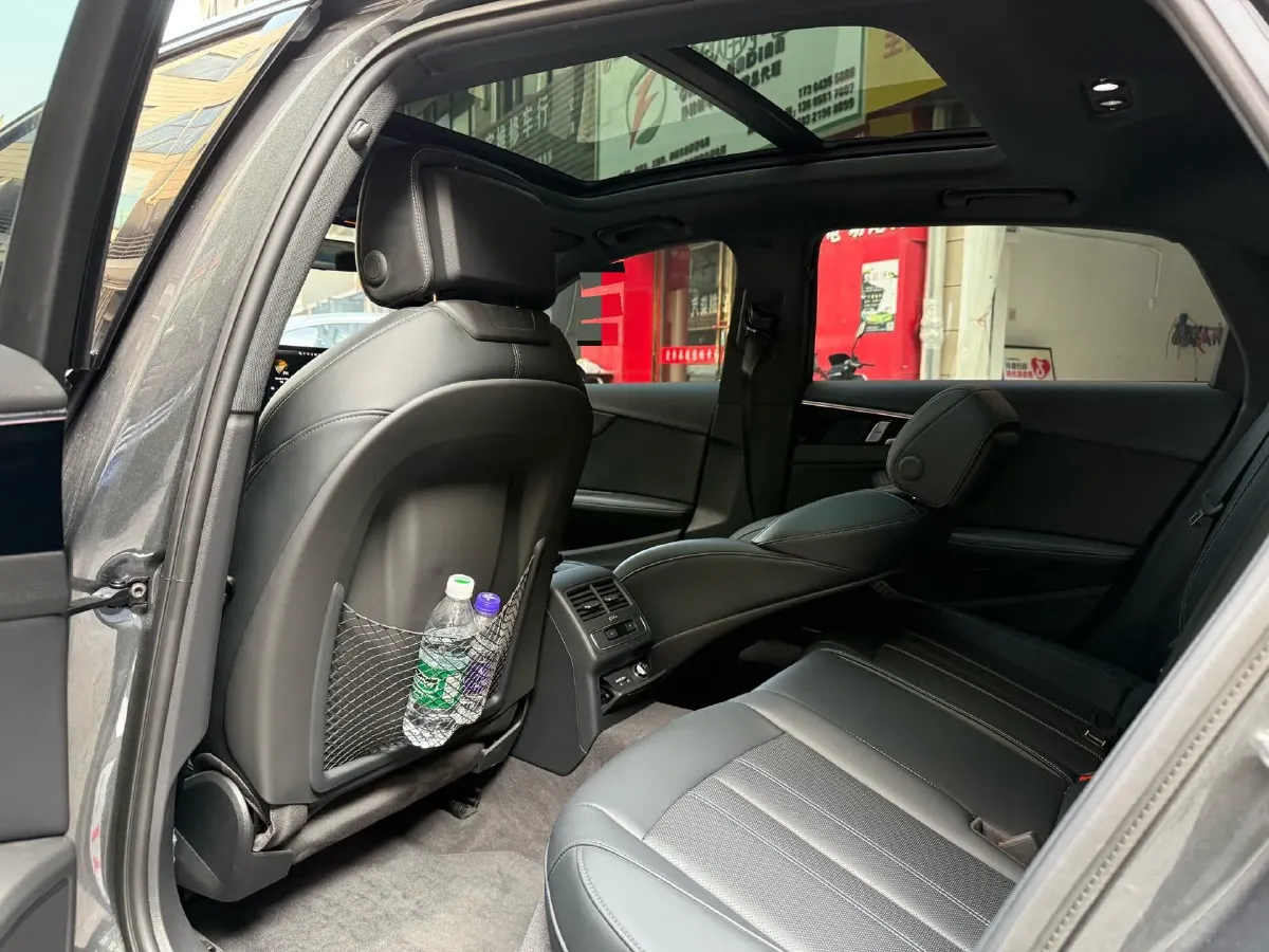 2024 Audi A4L 2.0T 190HP L4 7DCT,autocango,china used car exporter,china ev exporter,chinese used car exporter,chinese used ev exporter