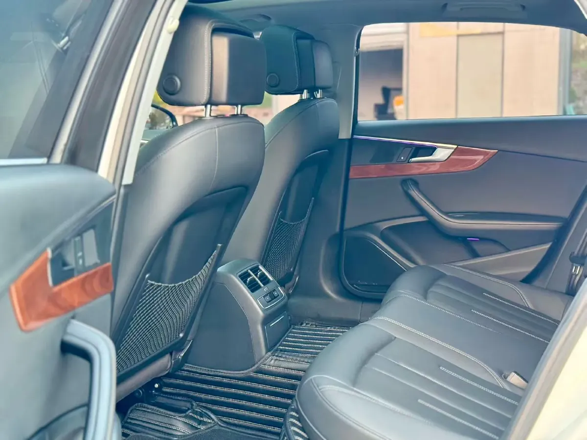 2020 Audi A4L 2.0T 190HP L4 7DCT,autocango,china used car exporter,china ev exporter,chinese used car exporter,chinese used ev exporter