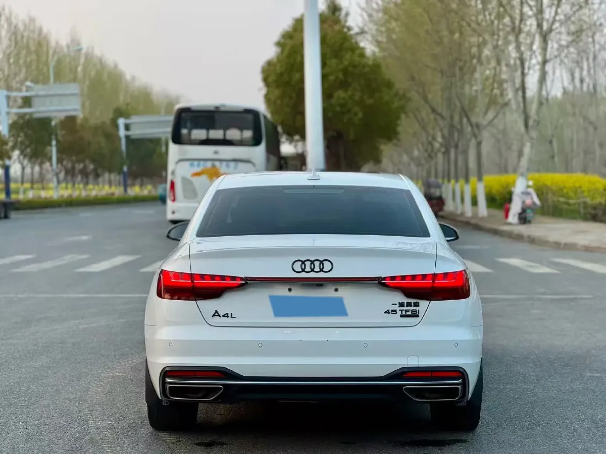 2020 Audi A4L 2.0T 190HP L4 7DCT,autocango,china used car exporter,china ev exporter,chinese used car exporter,chinese used ev exporter