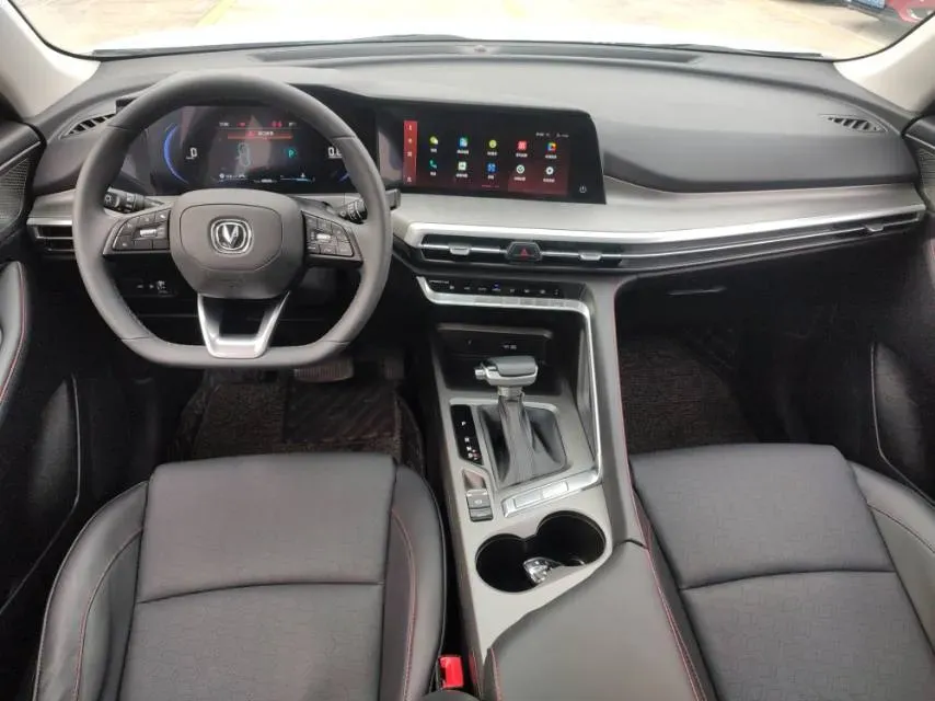 2021 ChangAn CS35 Plus 1.4T 160HP L4 7DCT,autocango,china used car exporter,china ev exporter,chinese used car exporter,chinese used ev exporter