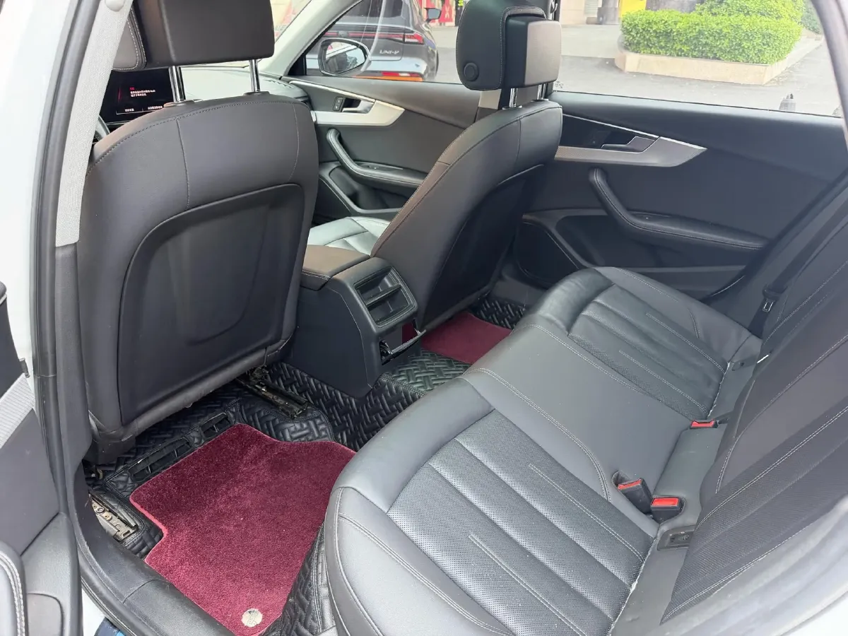 2022 Audi A4L 2.0T 190HP L4 7DCT,autocango,china used car exporter,china ev exporter,chinese used car exporter,chinese used ev exporter