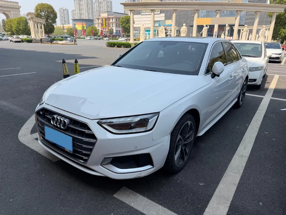 2022 Audi A4L 2.0T 190HP L4 7DCT,autocango,china used car exporter,china ev exporter,chinese used car exporter,chinese used ev exporter