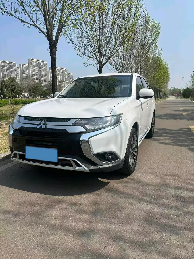 2021 Mitsubishi Outlander 2.0L 166HP L4 CVT,autocango,china used car exporter,china ev exporter,chinese used car exporter,chinese used ev exporter