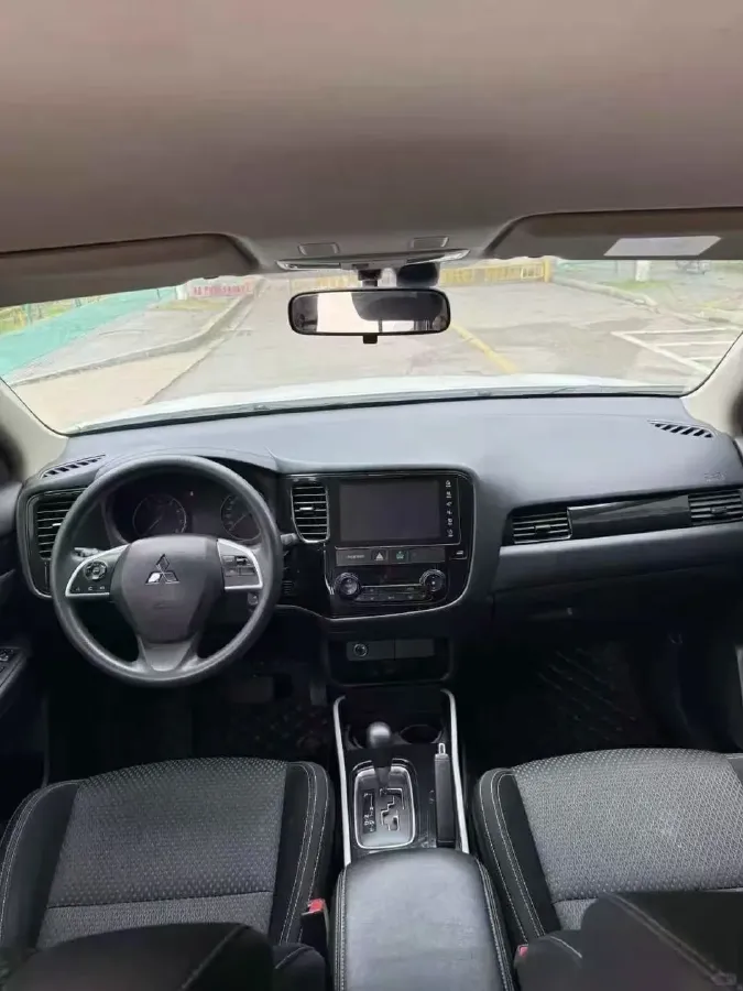 2021 Mitsubishi Outlander 2.0L 166HP L4 CVT,autocango,china used car exporter,china ev exporter,chinese used car exporter,chinese used ev exporter