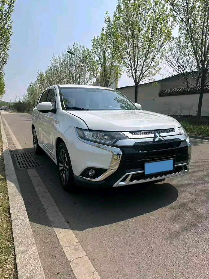 2021 Mitsubishi Outlander 2.0L 166HP L4 CVT,autocango,china used car exporter,china ev exporter,chinese used car exporter,chinese used ev exporter