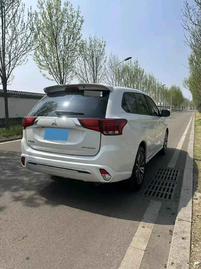 2021 Mitsubishi Outlander 2.0L 166HP L4 CVT,autocango,china used car exporter,china ev exporter,chinese used car exporter,chinese used ev exporter