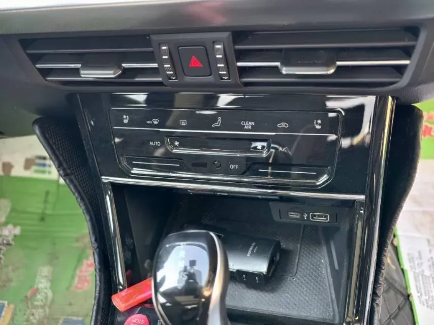 2024 Volkswagen Passat 2.0T 220HP L4 7DCT,autocango,china used car exporter,china ev exporter,chinese used car exporter,chinese used ev exporter