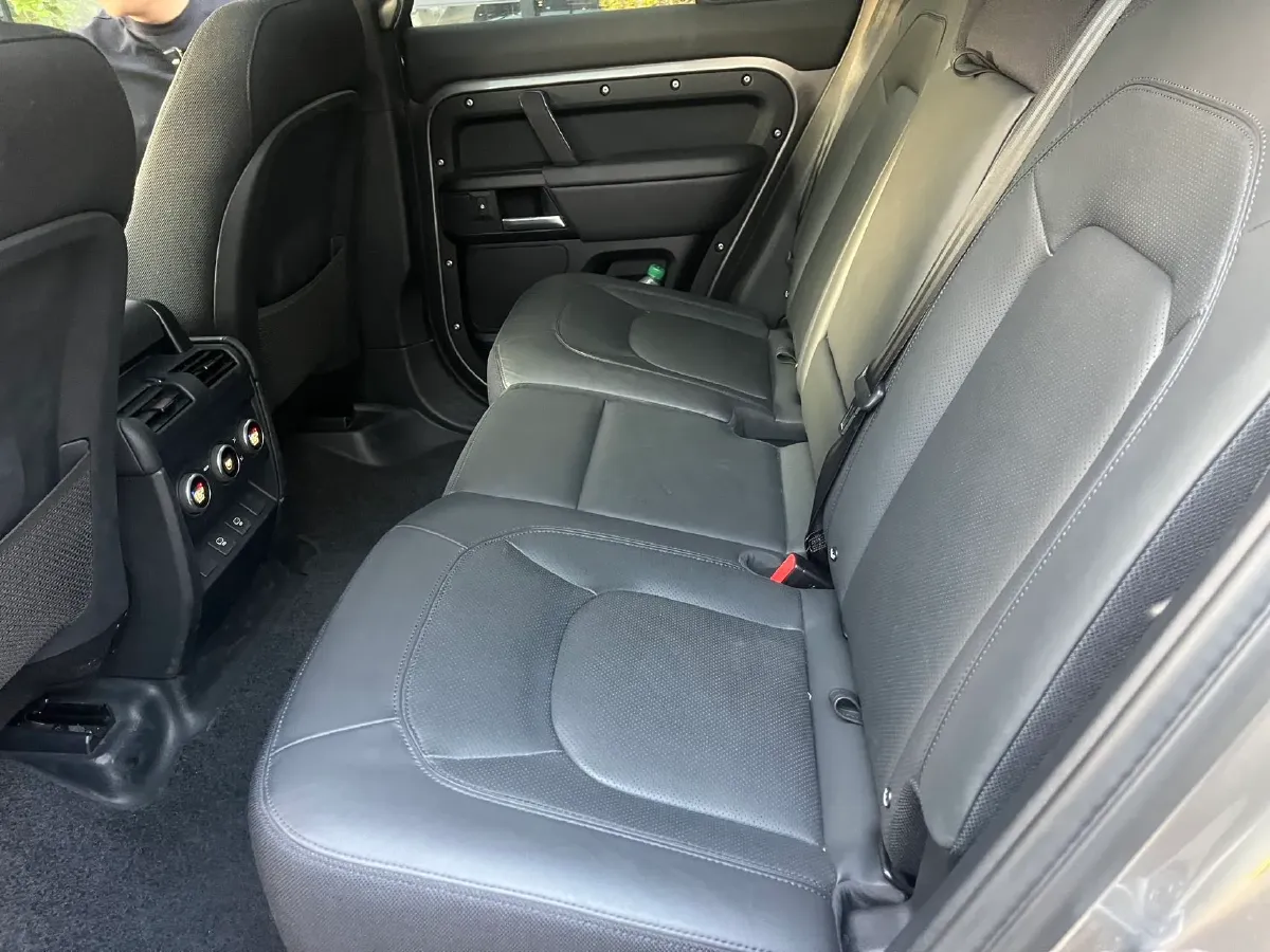 2025 Land Rover Defender 3.0T 400HP L6 8AT,autocango,china used car exporter,china ev exporter,chinese used car exporter,chinese used ev exporter