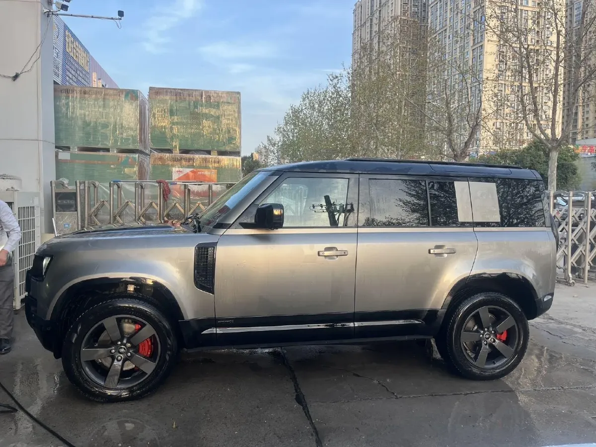 2025 Land Rover Defender 3.0T 400HP L6 8AT,autocango,china used car exporter,china ev exporter,chinese used car exporter,chinese used ev exporter