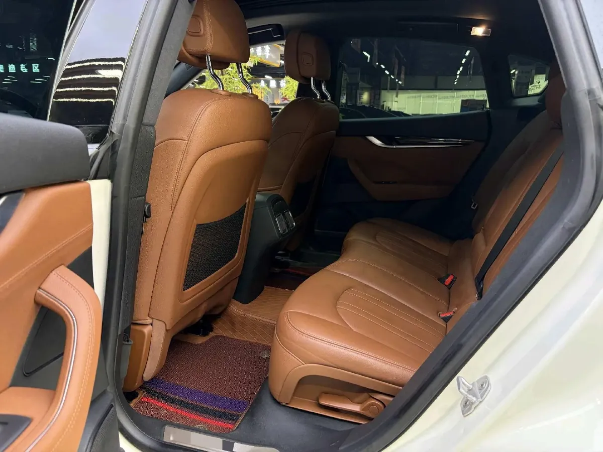 2022 Maserati Levante 2.0T 330HP L4 8AT,autocango,china used car exporter,china ev exporter,chinese used car exporter,chinese used ev exporter