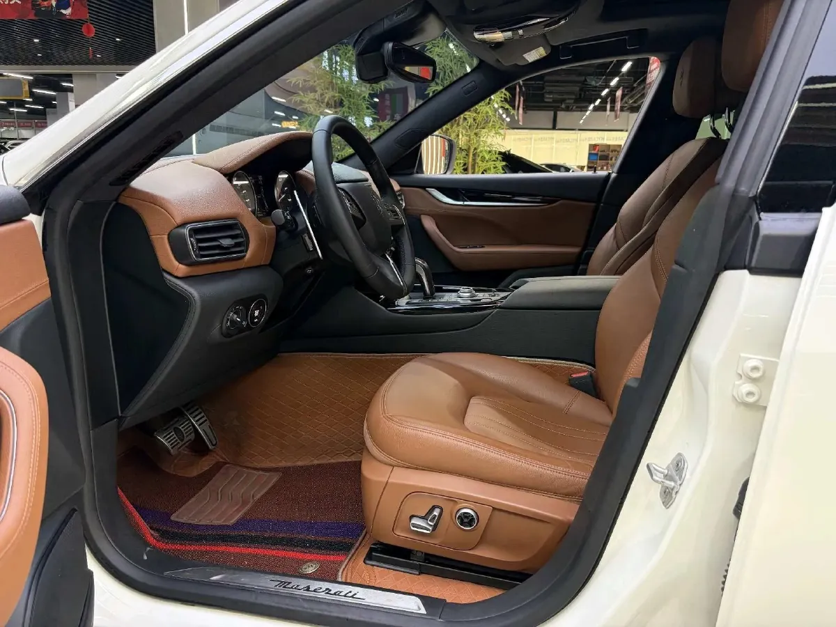 2022 Maserati Levante 2.0T 330HP L4 8AT,autocango,china used car exporter,china ev exporter,chinese used car exporter,chinese used ev exporter