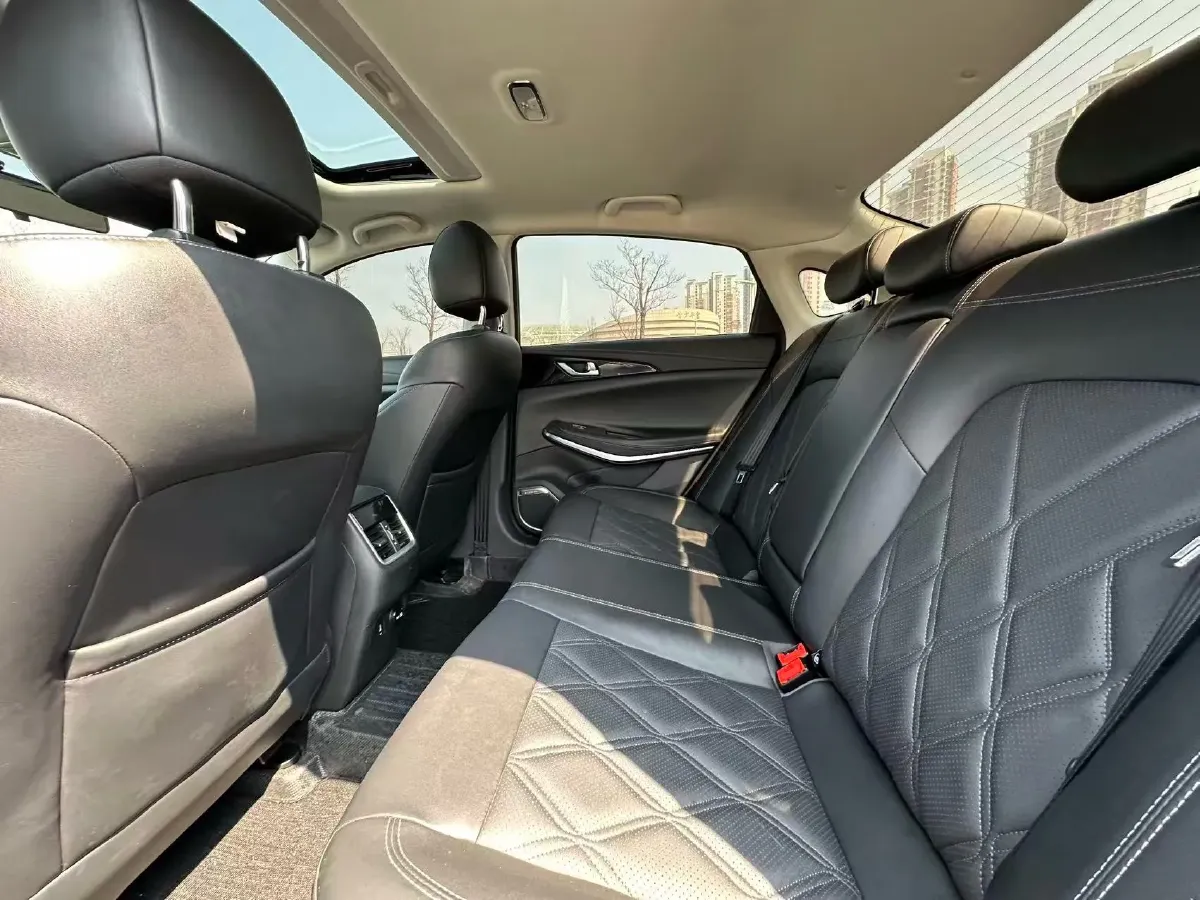 2022 ChangAn Raeton CC 1.5T 188HP L4 7DCT,autocango,china used car exporter,china ev exporter,chinese used car exporter,chinese used ev exporter