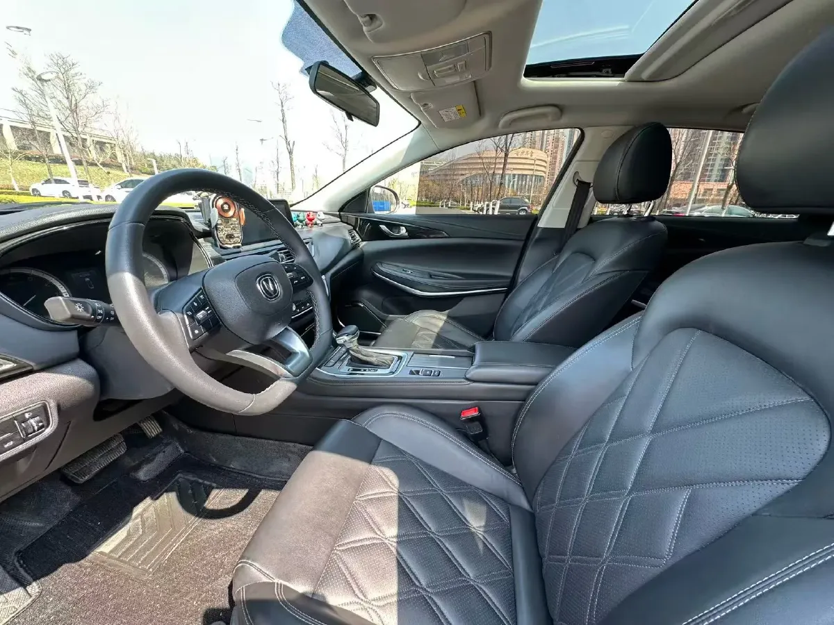 2022 ChangAn Raeton CC 1.5T 188HP L4 7DCT,autocango,china used car exporter,china ev exporter,chinese used car exporter,chinese used ev exporter