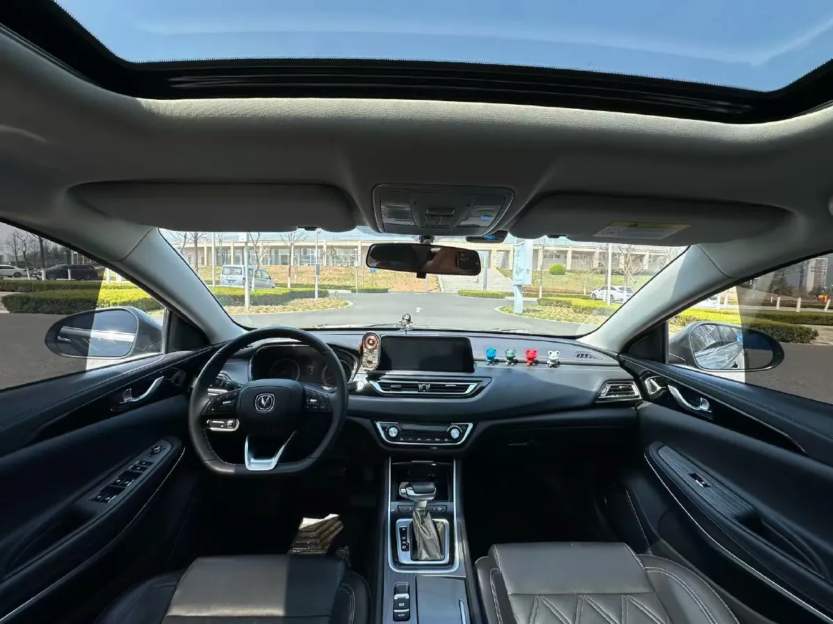 2022 ChangAn Raeton CC 1.5T 188HP L4 7DCT,autocango,china used car exporter,china ev exporter,chinese used car exporter,chinese used ev exporter