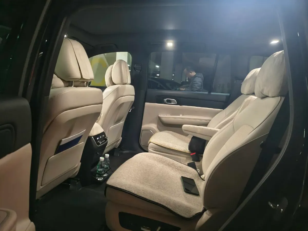 2021 Li ONE Range Extended 131HP REEV 40.5KWH,autocango,china used car exporter,china ev exporter,chinese used car exporter,chinese used ev exporter