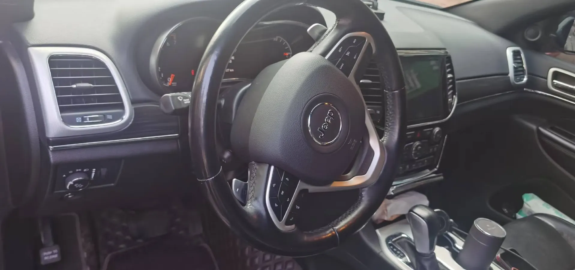 2020 Jeep Grand Cherokee 3.0L 234HP V6 8AT,autocango,china used car exporter,china ev exporter,chinese used car exporter,chinese used ev exporter