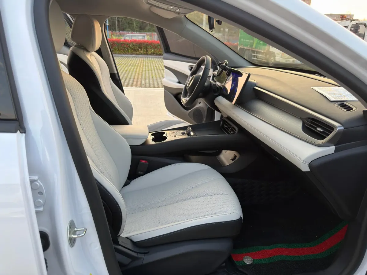 2025 BYD Seal05 DM-i 1.5L 101HP L4 E-CVT PHEV 7.68KWH,autocango,china used car exporter,china ev exporter,chinese used car exporter,chinese used ev exporter