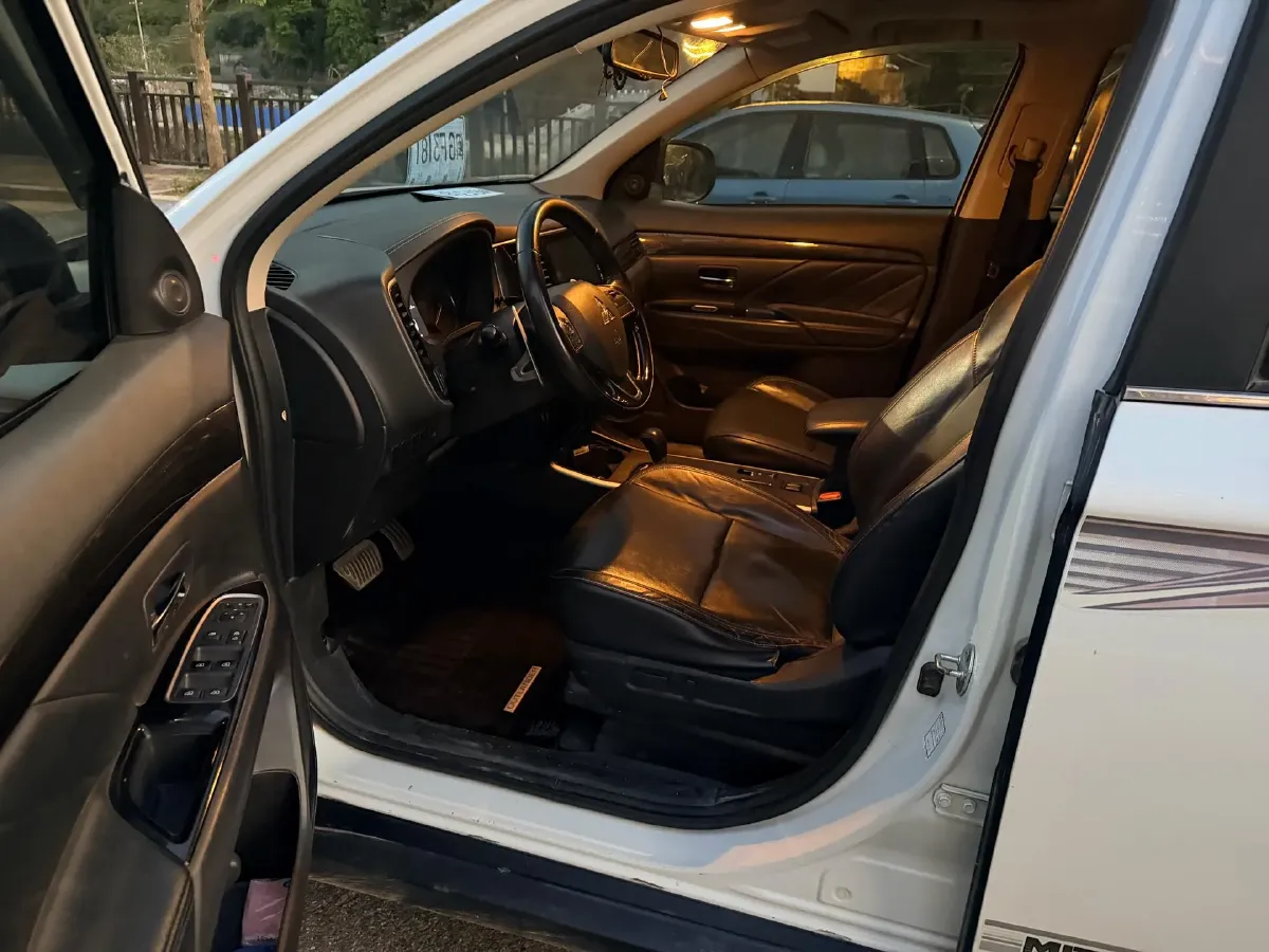2019 Mitsubishi Outlander 2.4L 192HP L4 CVT,autocango,china used car exporter,china ev exporter,chinese used car exporter,chinese used ev exporter