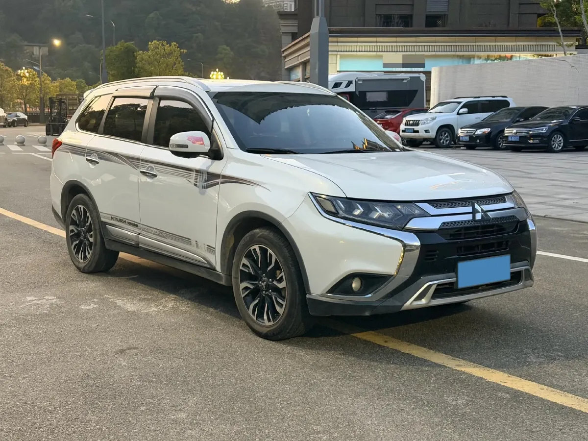 2019 Mitsubishi Outlander 2.4L 192HP L4 CVT,autocango,china used car exporter,china ev exporter,chinese used car exporter,chinese used ev exporter