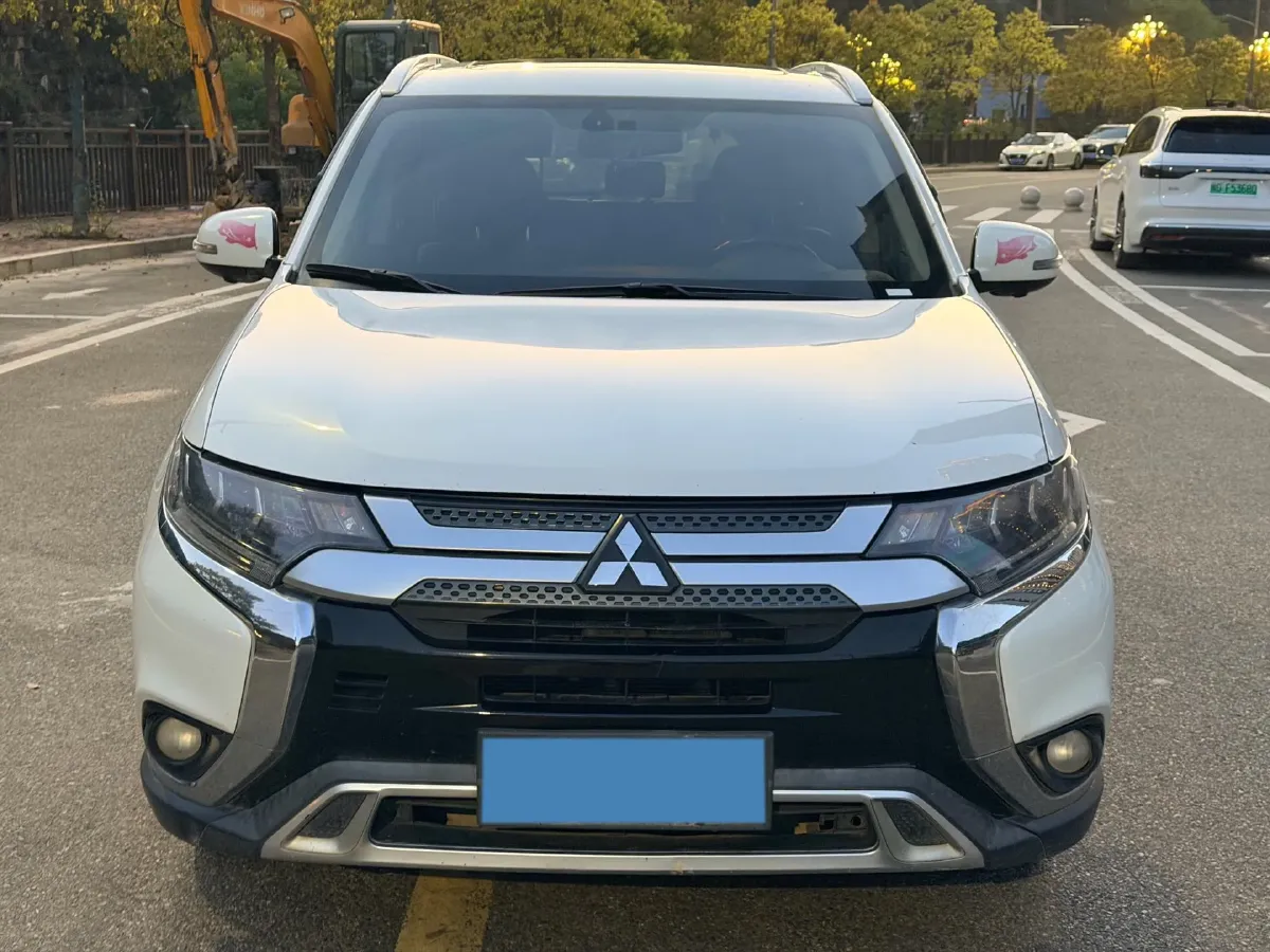 2019 Mitsubishi Outlander 2.4L 192HP L4 CVT,autocango,china used car exporter,china ev exporter,chinese used car exporter,chinese used ev exporter