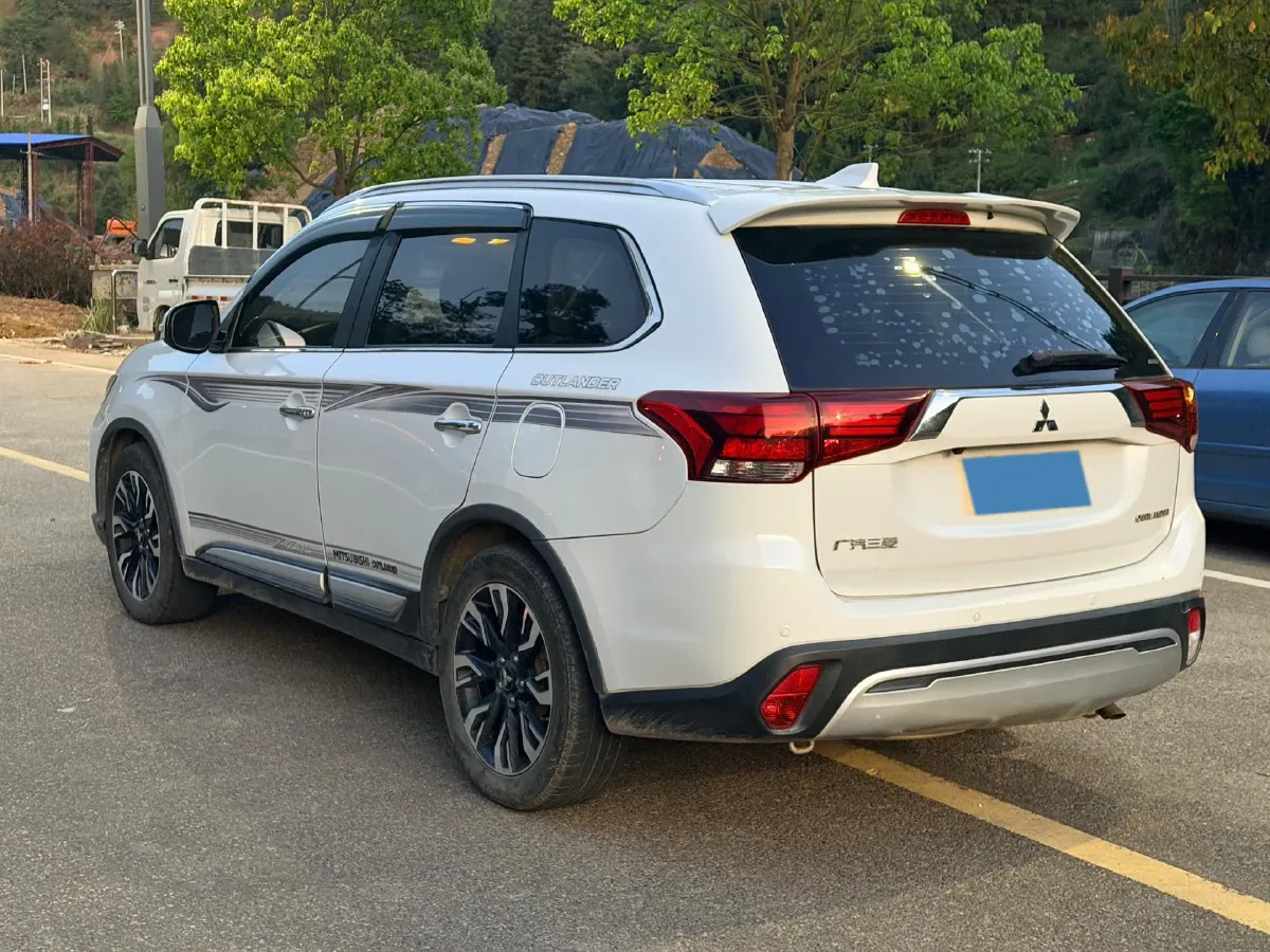 2019 Mitsubishi Outlander 2.4L 192HP L4 CVT,autocango,china used car exporter,china ev exporter,chinese used car exporter,chinese used ev exporter