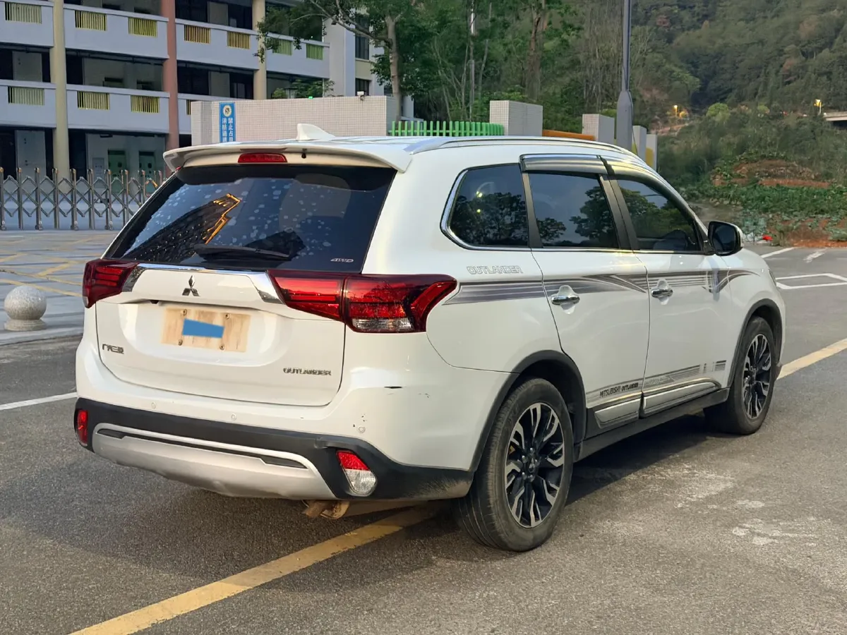 2019 Mitsubishi Outlander 2.4L 192HP L4 CVT,autocango,china used car exporter,china ev exporter,chinese used car exporter,chinese used ev exporter