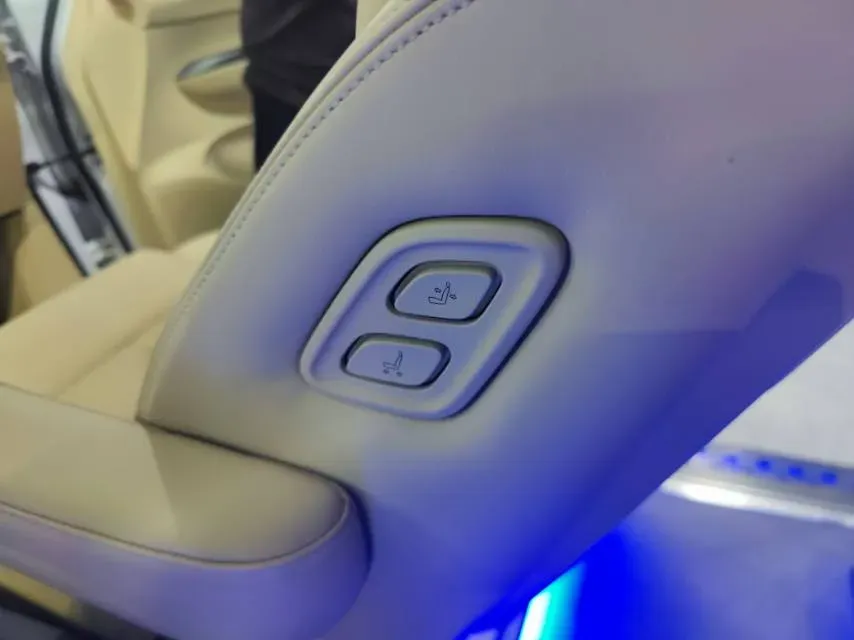 2023 Buick GL8 2.0T 237HP L4 9AT,autocango,china used car exporter,china ev exporter,chinese used car exporter,chinese used ev exporter