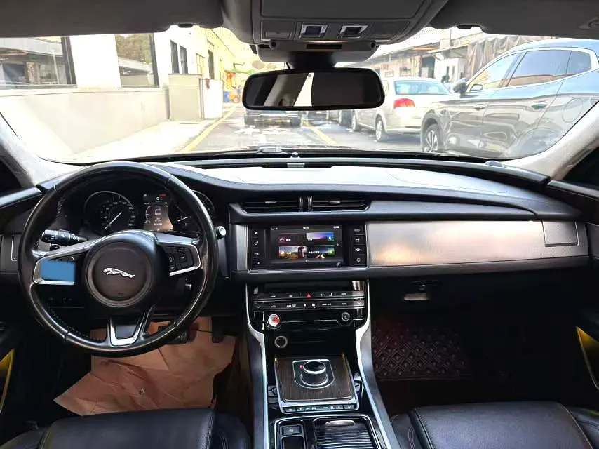 2018 Jaguar XFL 2.0T 200HP L4 8AT,autocango,china used car exporter,china ev exporter,chinese used car exporter,chinese used ev exporter