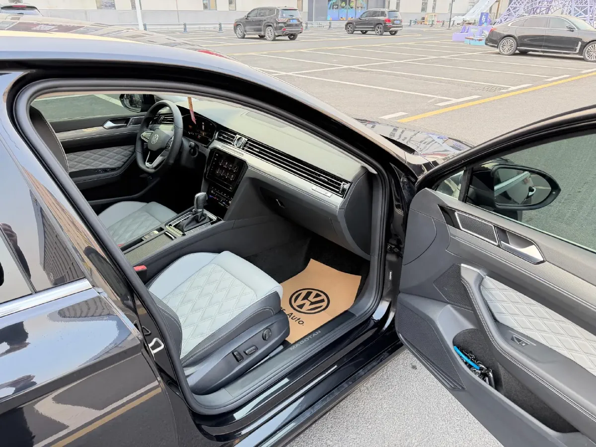2023 Volkswagen Magotan 2.0T 186HP L4 7DCT,autocango,china used car exporter,china ev exporter,chinese used car exporter,chinese used ev exporter
