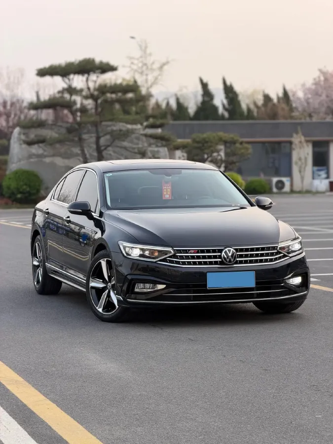 2023 Volkswagen Magotan 2.0T 186HP L4 7DCT,autocango,china used car exporter,china ev exporter,chinese used car exporter,chinese used ev exporter