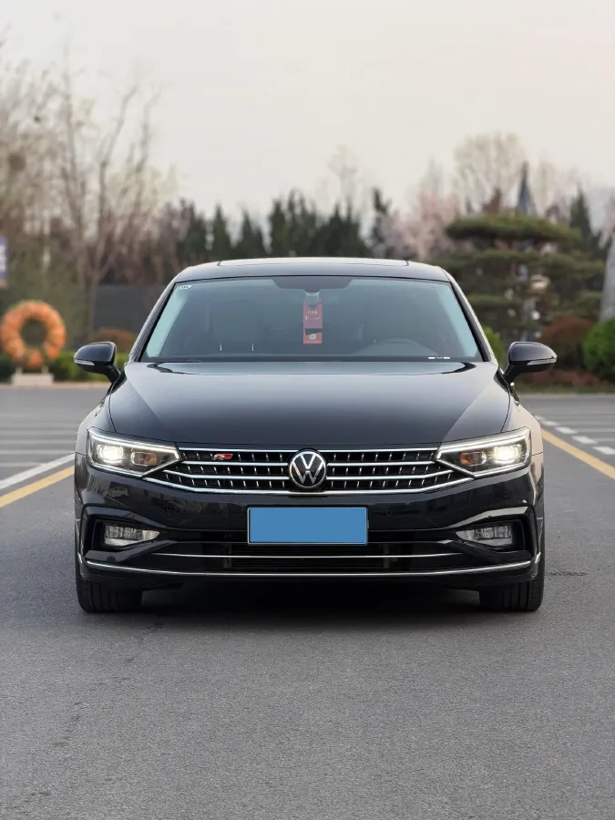 2023 Volkswagen Magotan 2.0T 186HP L4 7DCT,autocango,china used car exporter,china ev exporter,chinese used car exporter,chinese used ev exporter