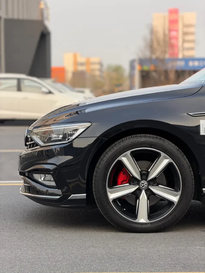 2023 Volkswagen Magotan 2.0T 186HP L4 7DCT,autocango,china used car exporter,china ev exporter,chinese used car exporter,chinese used ev exporter