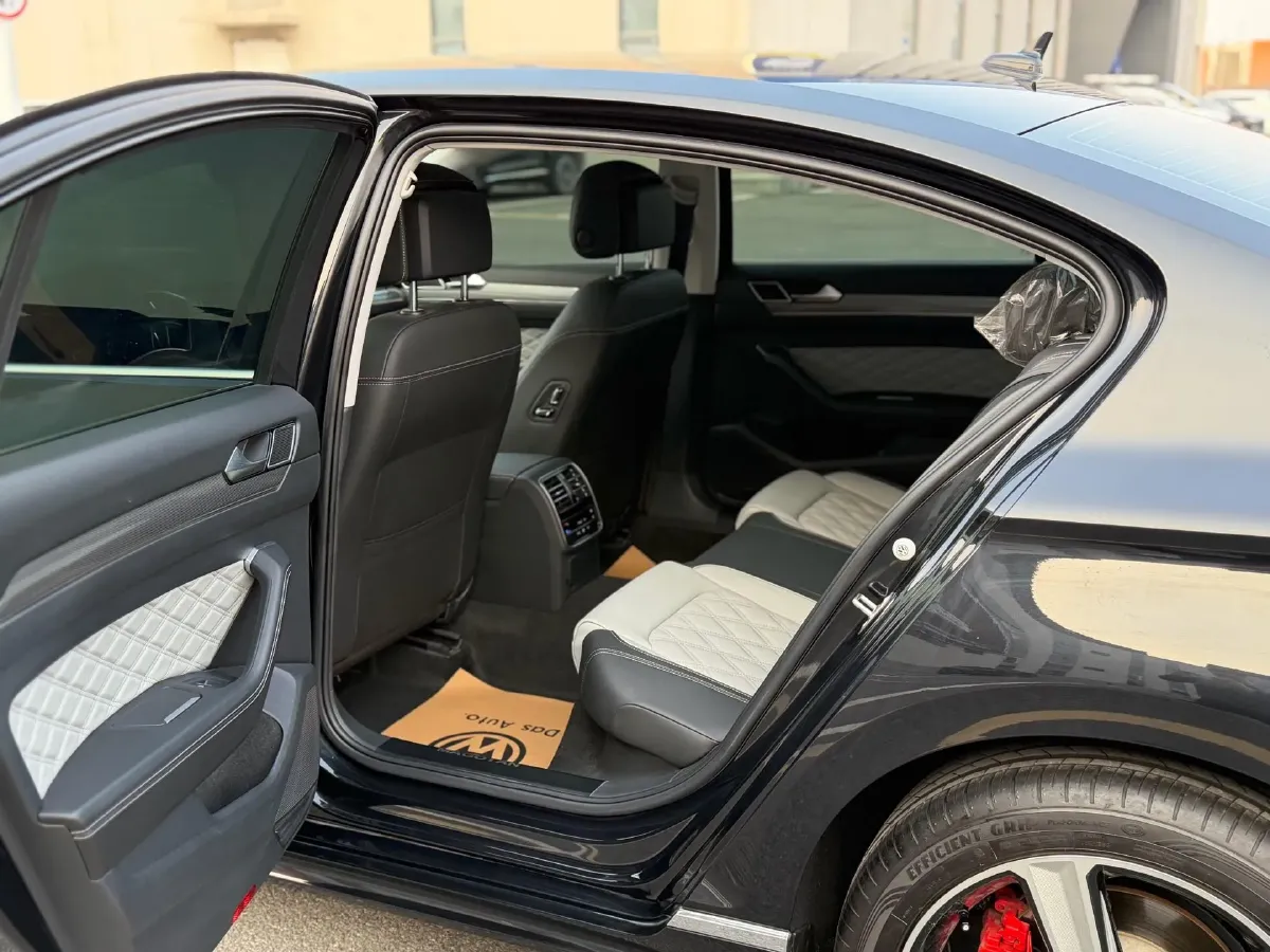 2023 Volkswagen Magotan 2.0T 186HP L4 7DCT,autocango,china used car exporter,china ev exporter,chinese used car exporter,chinese used ev exporter