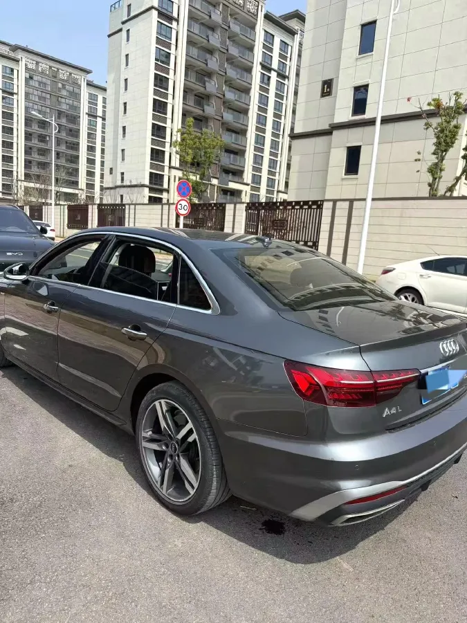 2022 Audi A4L 2.0T 190HP L4 7DCT,autocango,china used car exporter,china ev exporter,chinese used car exporter,chinese used ev exporter